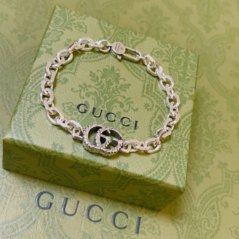 G*u*i bracelets